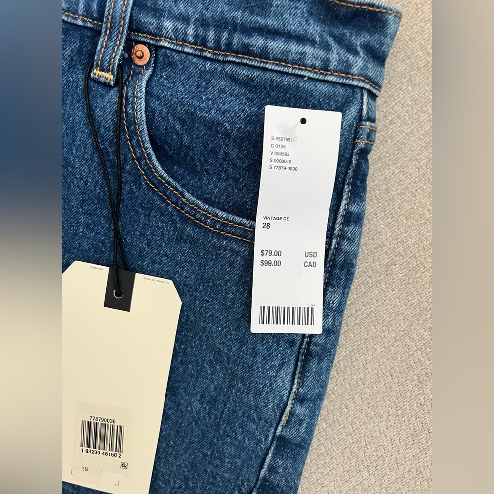 NWT Levi’s Ribcage Shorts - Picture 7 of 12